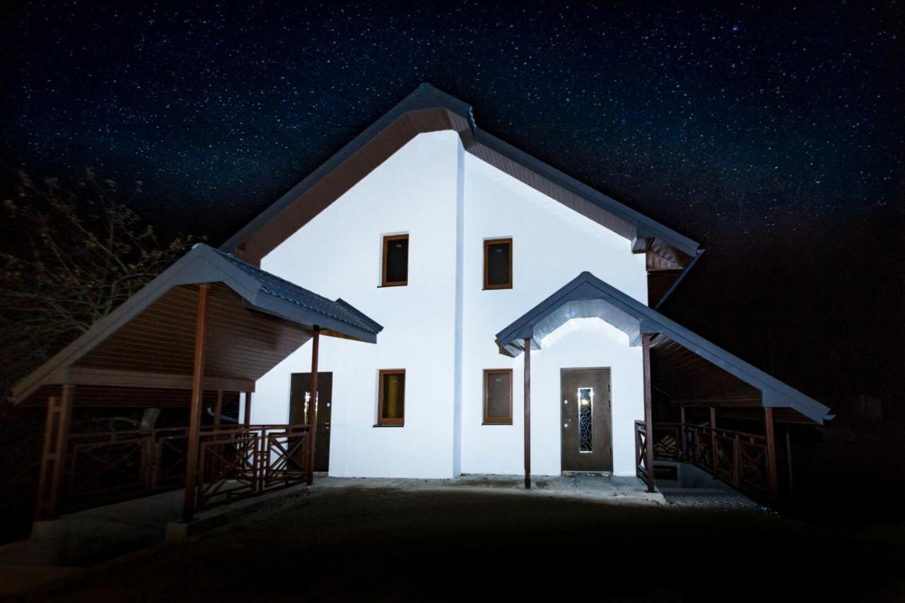 Gorhouse Hotel Yaremche Bagian luar foto